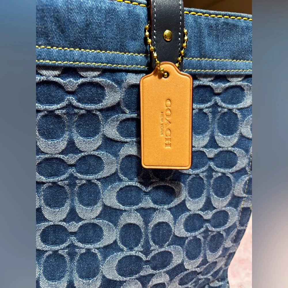 Coach Field Tote 30 Signature Denim - Picture 8 of 10